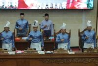 DPRD Kota Batam membentuk Panitia Khusus (Pansus) Ranperda Perubahan Perda Nomor 11 Tahun 2013 tentang Pengelolaan Persampahan dalam rapat paripurna, Jumat (9/6/2026). Foto: Humas Sekwan DPRD Batam