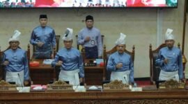 DPRD Kota Batam membentuk Panitia Khusus (Pansus) Ranperda Perubahan Perda Nomor 11 Tahun 2013 tentang Pengelolaan Persampahan dalam rapat paripurna, Jumat (9/6/2026). Foto: Humas Sekwan DPRD Batam