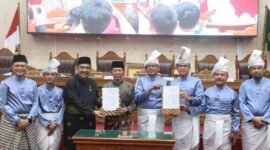 DPRD Kota Batam mengesahkan Ranperda Lembaga Adat Melayu Kepulauan Riau (LAMKR) menjadi Peraturan Daerah (Perda) dalam rapat paripurna, Jumat (8/5/2026). Humas Sekwan DPRD Batam