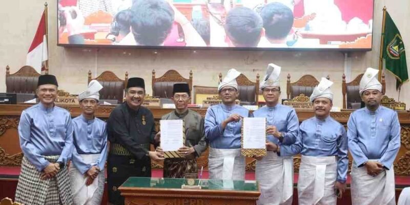 DPRD Kota Batam mengesahkan Ranperda Lembaga Adat Melayu Kepulauan Riau (LAMKR) menjadi Peraturan Daerah (Perda) dalam rapat paripurna, Jumat (8/5/2026). Humas Sekwan DPRD Batam