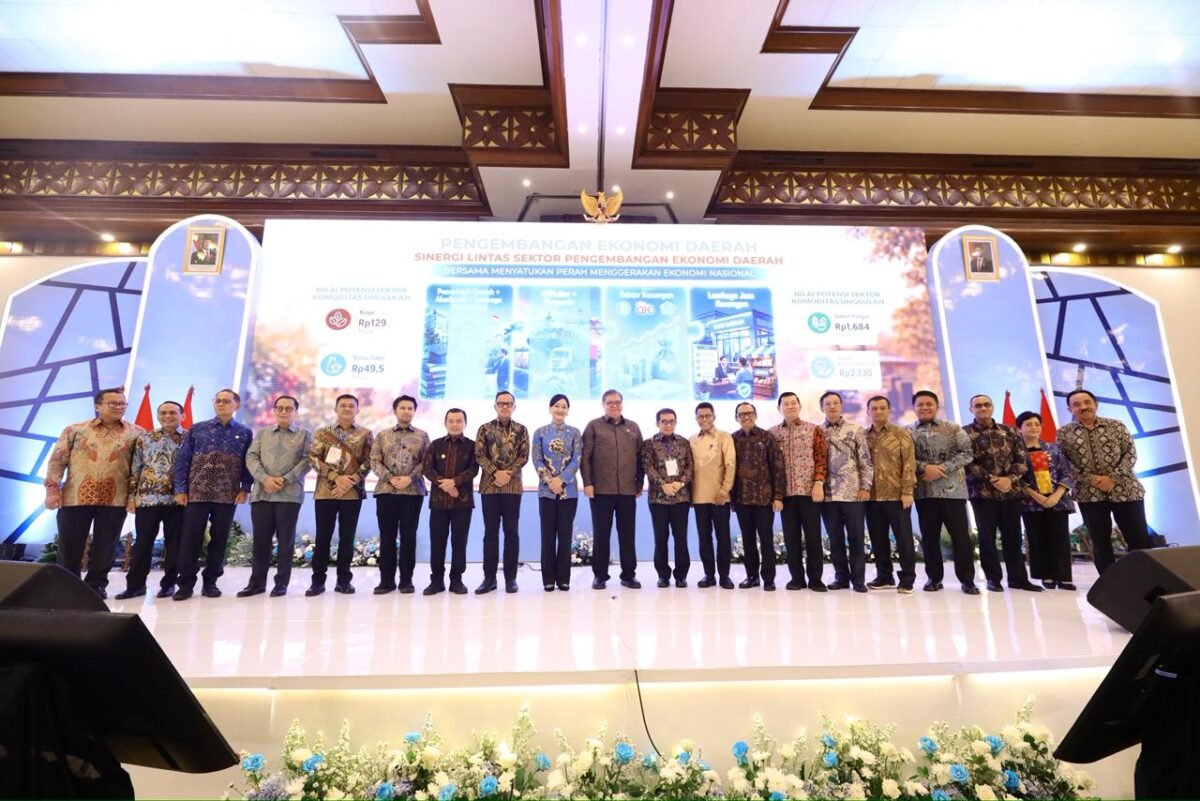 Ketua Dewan Komisioner OJK, Friderica Widyasari Dewi menegaskan hal itu saat membuka Konferensi Nasional Pengembangan Ekonomi Daerah (KNPED) 2026 di Balai Kartini, Senin (25/5/2026). Foto: Istimewa