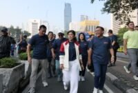 Menteri Komunikasi dan Digital Meutya Hafid (tengan), saat peringatan World Press Freedom Day 2026 yang digelar dalam suasana car free day di Jakarta, Minggu (3/5/2026). Foto: InfoPublik-IGID/Bismo Agung

