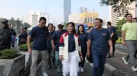 Menteri Komunikasi dan Digital Meutya Hafid (tengan), saat peringatan World Press Freedom Day 2026 yang digelar dalam suasana car free day di Jakarta, Minggu (3/5/2026). Foto: InfoPublik-IGID/Bismo Agung


