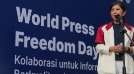 Menteri Komunikasi dan Digital, Meutya Hafid, pada acara peringatan World Press Freedom Day 2026 bertema “Kolaborasi untuk Indonesia Berkualitas dan Berkelanjutan” saat kegiatan car free day di Jakarta, Minggu (3/5/2026). (Foto: InfoPublik-IGID/Bismo Agung)