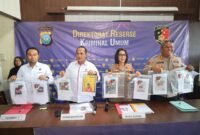 Direktorat Reserse Kriminal Umum (Ditreskrimum) Polda Kepri bersama Satreskrim Polres Lingga mengungkap kasus pembunuhan terhadap perempuan, saat press rilis, Senin (11/5/2026). Foto: Istimewa
