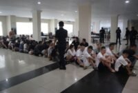 Sebanyak 210 warga negara asing (WNA) yang diduga menjalankan penipuan investasi daring di sebuah apartemen di Kecamatan Lubuk Baja, Kota Batam, Rabu (6/5/2026). Foto: Istimewa