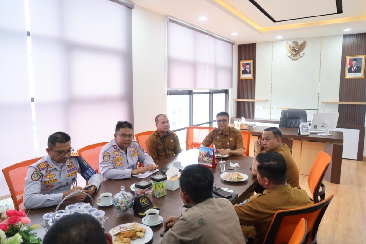 Rapat koordinasi di Ruang Rapat Dinas Komunikasi dan Informatika Kepri, Dompak, Senin (18/5/2026). Foto: Diskominfo Kepri
