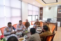 Rapat koordinasi di Ruang Rapat Dinas Komunikasi dan Informatika Kepri, Dompak, Senin (18/5/2026). Foto: Diskominfo Kepri