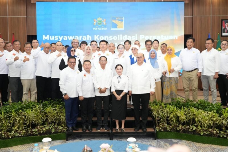 Kepala BP Batam, Amsakar Achmad, mengapresiasi Musyawarah Konsolidasi Persatuan Kadin Batam di Balairungsari, Gedung Bida Utama BP Batam, Batam Centre, Kamis (30/4/2026). Foto: Humas BP Batam