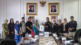 DPW Brinus Kepri melakukan audiensi dan silaturahmi ke Diskominfo) Provinsi Kepri di Collaboration Room, Kantor Diskominfo Kepri, Gedung B2 Dompak, Jumat (22/5/2026). Foto: Humas Diskominfo Kepri