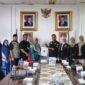 DPW Brinus Kepri melakukan audiensi dan silaturahmi ke Diskominfo) Provinsi Kepri di Collaboration Room, Kantor Diskominfo Kepri, Gedung B2 Dompak, Jumat (22/5/2026). Foto: Humas Diskominfo Kepri