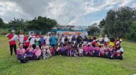 Wagub Nyanyang foto bersama Ketua KONI Kepri, Kasi Intel Lanud Hang Nadim, Ketua Perpani Kepri dan Batam, Staf Ahli Bidang Ekbang Pemprov Kepri, Tim Percepatan Pembangunan Kepri serta sejumlah atlet panahan. Foto: Diskominfo Kepri