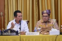 Gubernur Kepulauan Riau Ansar Ahmad bersama Gubernur Nusa Tenggara Timur Emanuel Melkiades Laka Lena dalam pertemuan berlangsung di Gedung Daerah, Tanjungpinang, Senin (11/5/2026). Foto: Diskominfo Kepri