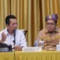 Gubernur Kepulauan Riau Ansar Ahmad bersama Gubernur Nusa Tenggara Timur Emanuel Melkiades Laka Lena dalam pertemuan berlangsung di Gedung Daerah, Tanjungpinang, Senin (11/5/2026). Foto: Diskominfo Kepri