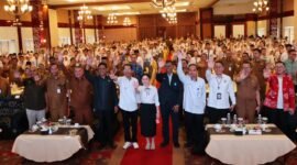 Amsakar Achmad-Li Claudia Chandra, menyosialisasikan program tersebut dalam kegiatan Sosialisasi Program Prioritas Beasiswa di Crown Vista Hotel Batam, Senin (18/5/2026). Foto: Humas Diskominfo Batam