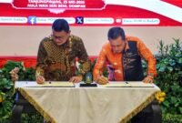 Gubernur Kepri Ansar Ahmad dan Kepala BPOM RI Taruna Ikrarmenandatangani naskah hibah tanah Pemerintah Provinsi Kepulauan Riau kepada BPOM RI serta penandatanganan komitmen bersama pencegahan penyalahgunaan obat-obatan tertentu. Foto: Diskominfo Kepri