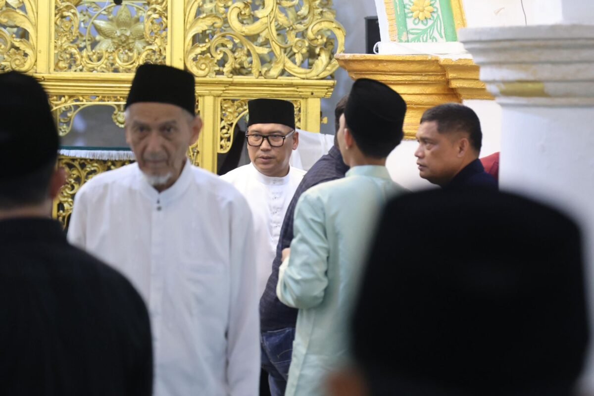 Wakil Gubernur Kepri, Nyanyang Haris Pratamura usai melaksanakan Salat Jumat di Masjid Raya Sultan Riau Penyengat, Jumat (29/5/2026). Foto: Diskominfo Kepri