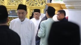 Wakil Gubernur Kepri, Nyanyang Haris Pratamura usai melaksanakan Salat Jumat di Masjid Raya Sultan Riau Penyengat, Jumat (29/5/2026). Foto: Diskominfo Kepri