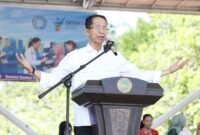 Wali Kota Batam, Amsakar Achmad membuka Kampanye Kesehatan Lintas Program Kota Batam 2026 di Dataran Engku Putri, Batamcentre, Kamis (30/4/2026). Foto: Humas Diskominfo Batam