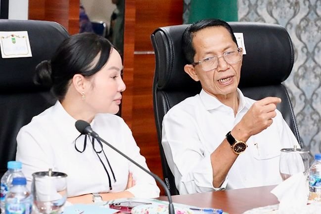 Wali Kota Batam Amsakar Achmad dan Wakil Walikota Batam Li Claudia Chandra. Foto: Humas Diskominfo Batam
