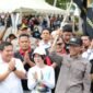 Wali Kota Batam, Amsakar Achmad, bersama Wakil Wali Kota Batam, Li Claudia Chandra, melepas armada pengangkut sampah saat peringatan May Day di Dataran Engku Putri, Jumat (1/5/2026). Foto: HUMAS DISKOMINFO BATAM 