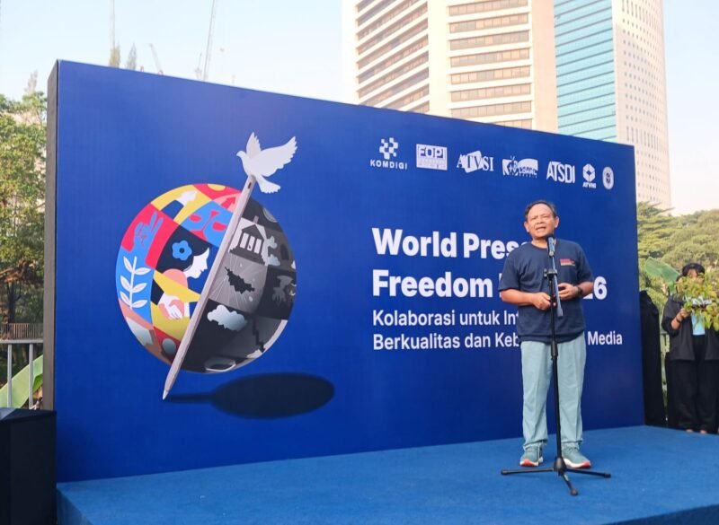 Ketua Dewan Pers Komaruddin Hidayat, dalam peringatan World Press Freedom Day 2026 yang digelar dalam suasana car free day di Jakarta, Minggu (3/5/2026). Foto InfoPublik/Bismo Agung