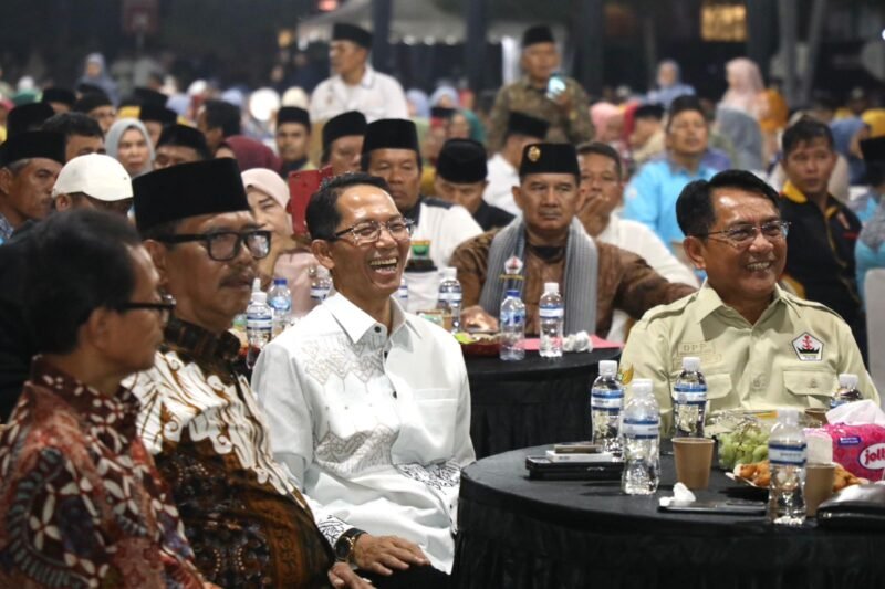 Pelantikan pengurus DPD Persatuan Keluarga Daerah Piaman (PKDP) Kota Batam dan DPD Generasi Muda Pariaman (GEMPAR) Kota Batam di Halaman Parkir Mall Botania 2, Batamcentre, Sabtu (2/5/2026) malam. Foto: Humas Diskominfo Batam