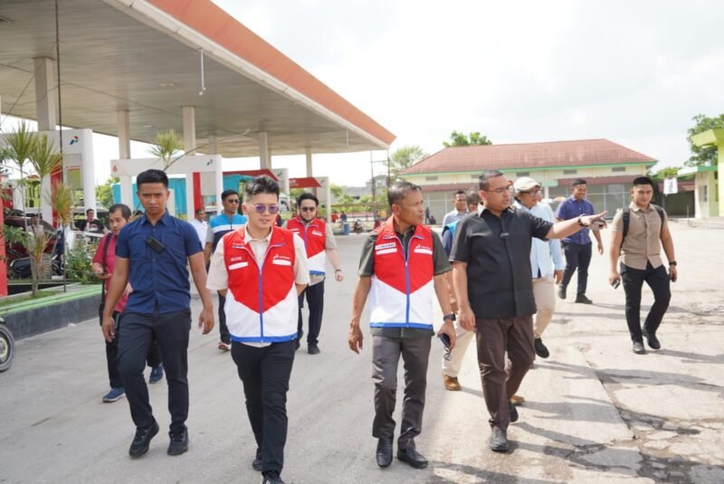 Tim meninjau SPBU Imam Munandar 13.282.613, SPBU Teratak Buluh 14.284.611, dan SPBU Ahmad Arifin 14.282.635 pada Selasa (5/5/2026). Foto: Istimewa