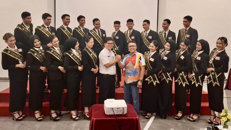 Kadisminfo Batam Rudi Panjaitan jadi narasumber Karantina atau Training Centre Pemilihan Duta Wisata Encik dan Puan Kota Batam 2026 di Ayola Signature Ocarina Batam, Rabu (6/5/2026). Foto: Humas Diskominfo Batam