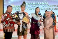 Arya Saputra dan Keizia Hirano terpilih sebagai Duta Wisata Encik dan Puan Kota Batam 2026 dalam grand final di Ballroom Harmoni One, Batamcentre, Sabtu (9/5/2026) malam. Foto: Humas Diskominfo Batam