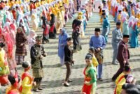 Sebanyak 5.120 pelajar SD dan SMP se-Kota Batam memadati Dataran Engku Putri, Batamcentre, Senin (11/5/2026), untuk menampilkan tari massal Zapin Ngenang. Foto: Humas Diskominfo Batam