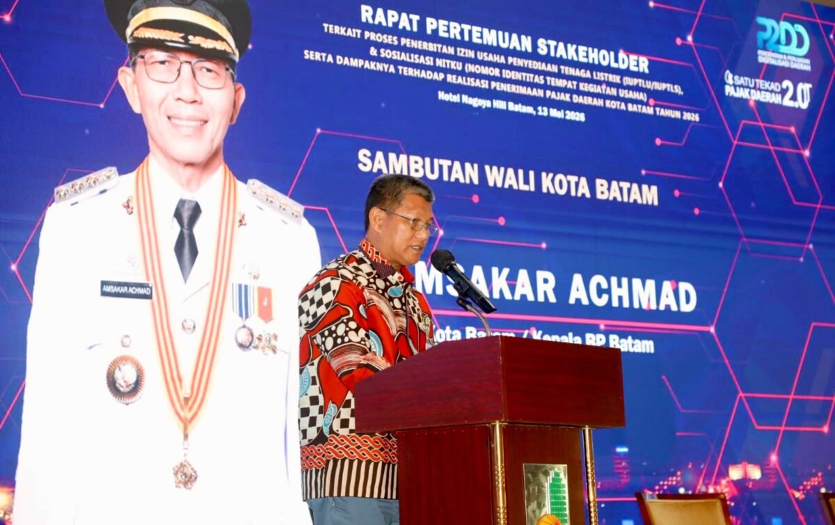 ekretaris Daerah Kota Batam, Firmansyah, membuka rapat pertemuan stakeholder, di Hotel Nagoya Hill Batam, Rabu (13/5/2026). Foto: Humas Diskominfo Batam