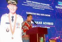 ekretaris Daerah Kota Batam, Firmansyah, membuka rapat pertemuan stakeholder, di Hotel Nagoya Hill Batam, Rabu (13/5/2026). Foto: Humas Diskominfo Batam