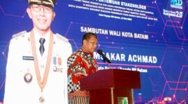 ekretaris Daerah Kota Batam, Firmansyah, membuka rapat pertemuan stakeholder, di Hotel Nagoya Hill Batam, Rabu (13/5/2026). Foto: Humas Diskominfo Batam