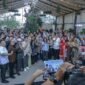 Menkomdigi Meutya Hafid (tengah) berfoto bersama narasumber dan peserta kegiatan IGID Menyapa bertema Gaspol Tolak Judol, Jauhi Judol – Anak Medan Pilih Masa Depan, Bukan Judi Online, di Medan, Sumatra Utara, Rabu (13/5/2026). (Foto: Agus Siswanto/InfoPublik/KPM Kemkomdigi)