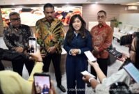 Menteri Komunikasi dan Digital Meutya Hafid bersama Menteri UMKM Maman Abdurahman mengatakan pihaknya mendukung penuh upaya Kementerian UMKM untuk melindungi pelaku UMKM. Platform digital harus berjalan adil dan tidak boleh membebani usaha kecil-menengah serta masyarakat secara sepihak. Foto: Humas Kemkomdigi