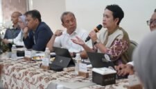 Direktur Jenderal Teknologi Pemerintah Digital Kementerian Komunikasi dan Digital, Mira Tayyiba dalam Diskusi Redaksi bersama media nasional di Jakarta, Senin (18/5/2026) mengatakan dengan sistem digital, proses penyaluran bansos akan lebih transparan, cepat, dan adil karena semuanya berbasis data dan sistem. Foto: KPM Kemkomdigi