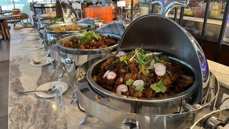 Lunch Buffet “Jelajah Nusantara” dan Angkringan & BBQ Night di Hotel Santika Batamcentre. Foto: Istimewa