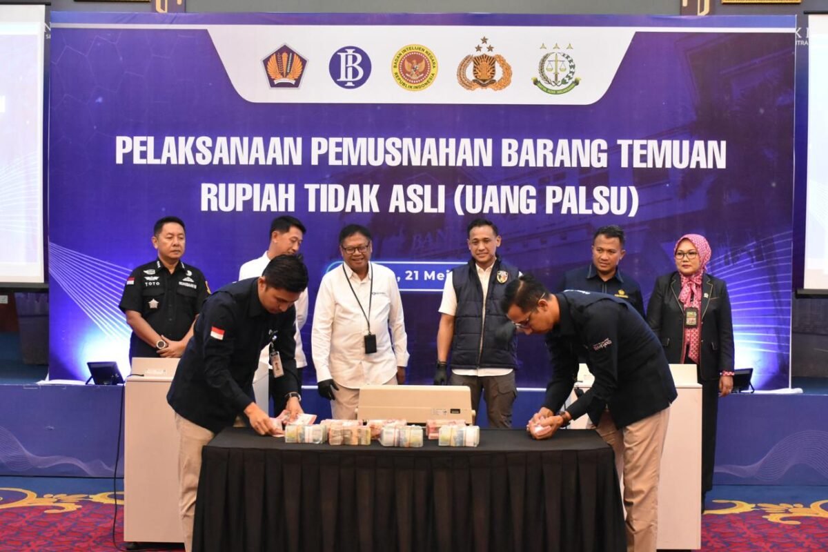Sebanyak 5.454 lembar uang Rupiah tidak asli dimusnakan di Kantor Perwakilan Bank Indonesia Provinsi Kepri, Kamis (21/5/2026). Foto: Istimewa