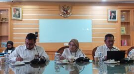 Direktur Jenderal Guru dan Tenaga Kependidikan (GTK) Kemendikdasmen, Nunuk Suryani (tengah) dalam Taklimat Media di Kantor Kemendikdasmen, Jakarta, Senin (11/5/2026) (Foto: Istimewa)

