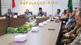 Wakil Gubernur Kepulauan Riau, Nyanyang Haris Pratamura bersama jajaran Asosiasi Badan Permusyawaratan Desa Nasional (Abpednas) melakukan audiensi bersama Kepala Kejaksaan Tinggi (Kajati) Kepri, J Devi Sudarso, di Kantor Kejati Kepri, Senggarang, Tanjungpinang, Jumat (22/5/2026). Foto: Diskominfo Kepri