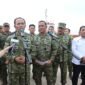 Kasum TNI Letjen TNI Richard Taruli H. Tampubolon bersama Pangkoarmada RI Laksdya TNI Denih Hendrata meninjau kapal dan barang bukti di Dermaga Kodaeral IV Batam, Selasa (26/5/2026). Foto: Istimewa