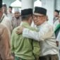 Wakil Gubernur Kepri, Nyanyang Haris Pratamura bersilaturahmi bersama warga usai melaksanakan Salat Iduladha 1447 H masyarakat Kabupaten Lingga di Masjid Besar Azzulfa, Jalan Kartini, Dabo Lama, Kecamatan Singkep, Rabu (27/5/2026). Foto: Diskominfo Kepri