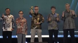 PLN Batam berhasil meraih TOP CSR Awards 2026 Bintang 4, sementara Direktur Utama PLN Batam Kwin Fo menerima penghargaan TOP Leader on CSR Commitment 2026. Foto: Istimewa