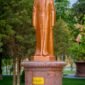 Patung Raja Ali Haji di Magtymgyly Pyragy Park kota Ashgabat, Turkmenistan. (Sumber: turkmenistan.gov.tm)
