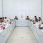 Gubernur Ansar Ahmad didampingi sejumlah Kepala OPD Pemprov Kepri beraudiensi bersama Menteri PPN/Bappenas RI Rachmat Pambudy beserta sejumlah Deputi dan jajaran saat beraudiensi di Kantor Kementrian PPN/Bappenas, Jakarta, Kamis (11/6/2026). Foto: Banhub Kepri