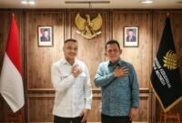 Gubernur Kepri Ansar Ahmad bersama Wamen Kebudayaan RI Giring Ganesha Djumaryo berfoto bersama usai melaksanakan sejumlah pembahasan terkait pengembangan dan rencana pembangunan Museum dan Monumen Tugu Bahasa Pulau Penyengat di Kantor Kementrian Kebudayaan RI, Jakarta, Rabu (10/6/2026). (Banhub Kepri)