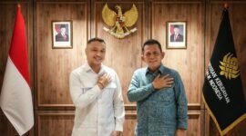 Gubernur Kepri Ansar Ahmad bersama Wamen Kebudayaan RI Giring Ganesha Djumaryo berfoto bersama usai melaksanakan sejumlah pembahasan terkait pengembangan dan rencana pembangunan Museum dan Monumen Tugu Bahasa Pulau Penyengat di Kantor Kementrian Kebudayaan RI, Jakarta, Rabu (10/6/2026). (Banhub Kepri)