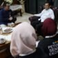 Kepala BPS Kepri Toto Haryanto Silitonga (kiri) saat pendataan dalam kegiatan Sensus Ekonomi 2026 di kediaman Gubernur Kepri Ansar Ahmad Jalan Peralatan Tanjungpinang Senin (15/6/2026). Foto: Diskominfo Kepri