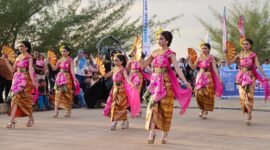 Seni dan budaya Nusantara dalam parade pembuka Kemilau Nusantara Kepri 2026 di kawasan Gedung Lembaga Adat Melayu (LAM) Kepulauan Riau, Sabtu (13/6/2026). Foto: Diskominfo Kepri